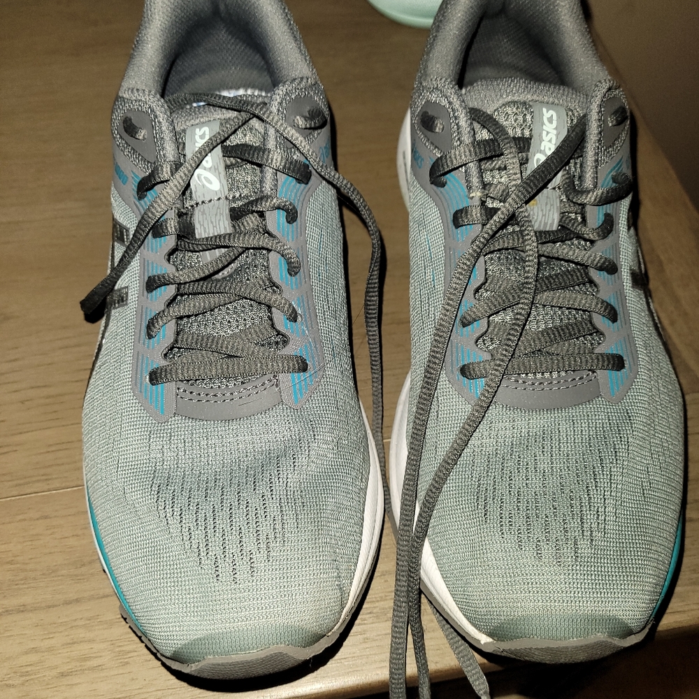 ASICS - Picture 2 of 2
